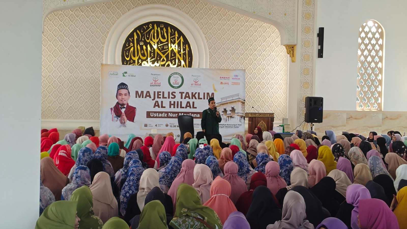 Kajian Inspiratif Bersama Ustadz Nur Maulana, Sejukkan Hati dan Kuatkan Iman Jamaah di Masjid Pesantren Al Hilal